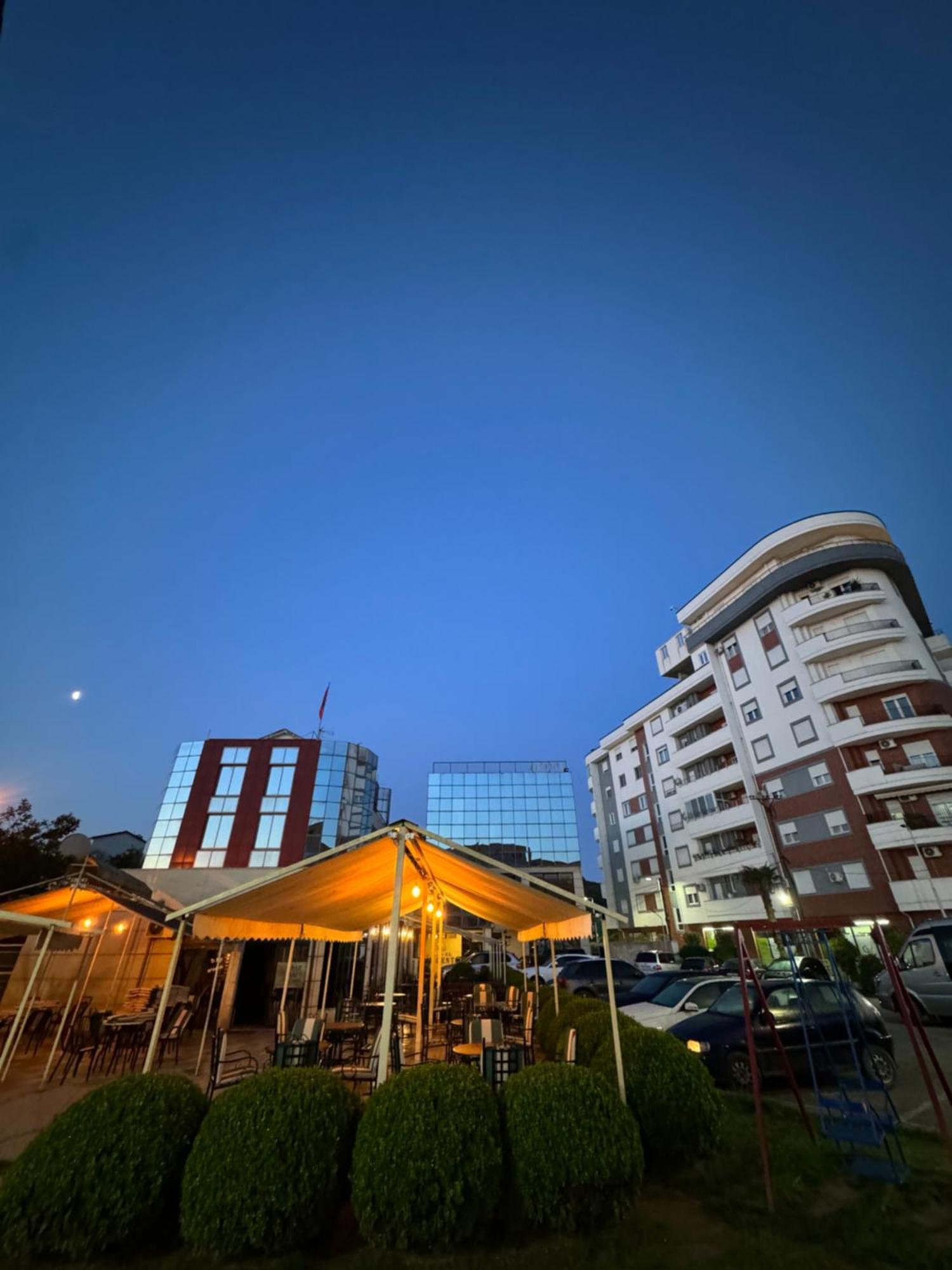 Hotel Argenti Shkodër Екстериор снимка
